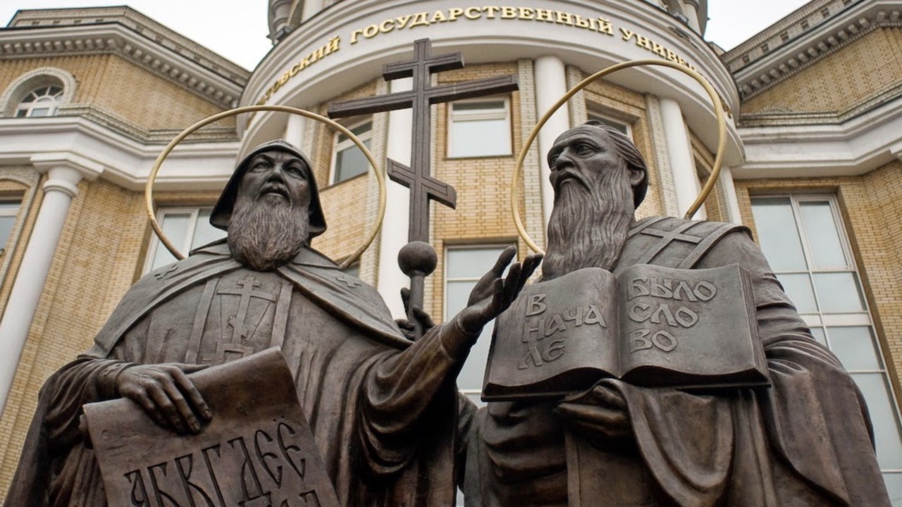В Енакиевском техникуме экономики и менеджмента подготовили видеообзор литературы «Дар Кирилла и Мефодия»