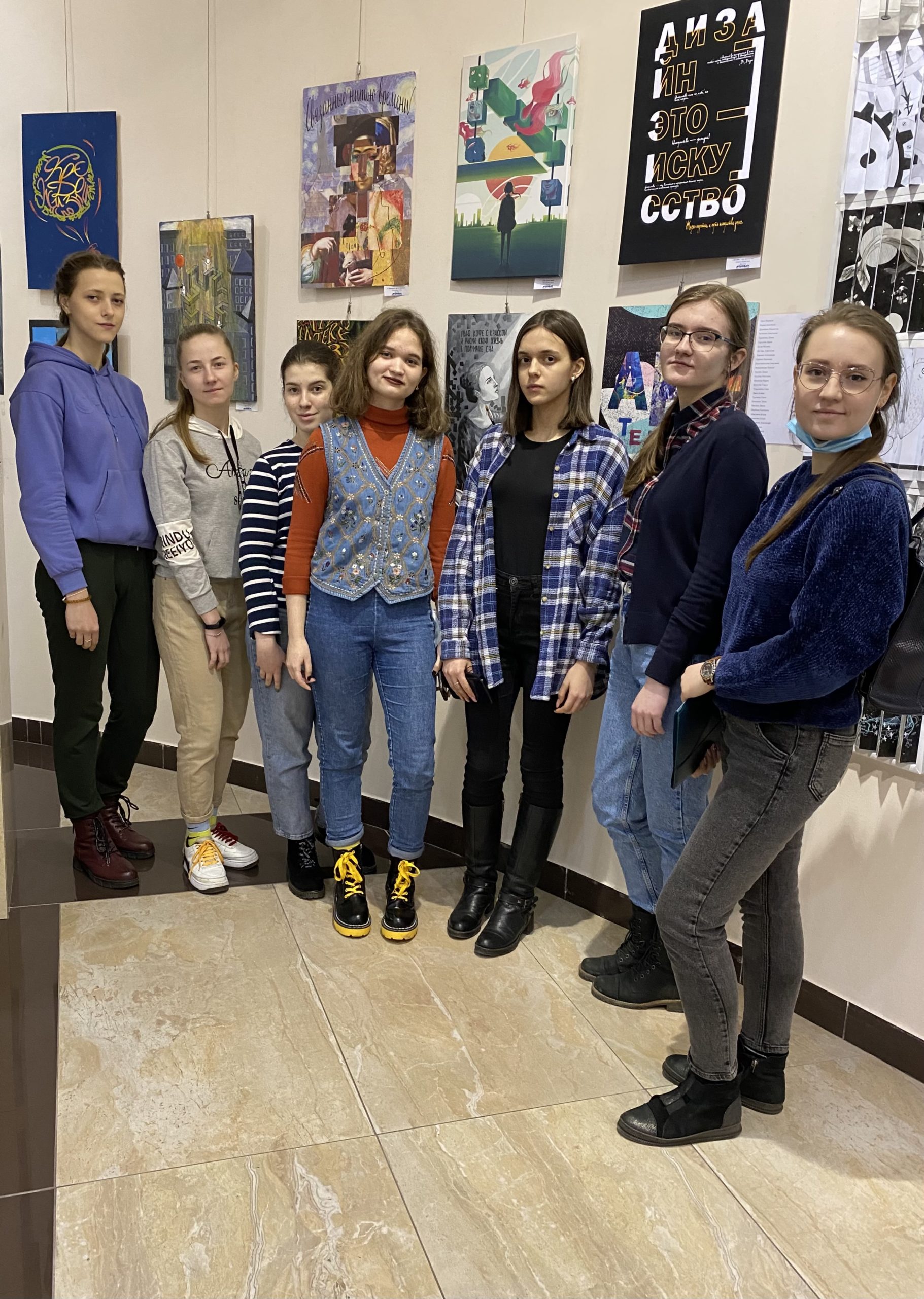 Преподаватели и студенты ФИЯ посетили выставку «АртТеррия»