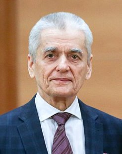 Геннадий Онищенко поздравляет ректора ДонНУ Светлану Беспалову с юбилеем