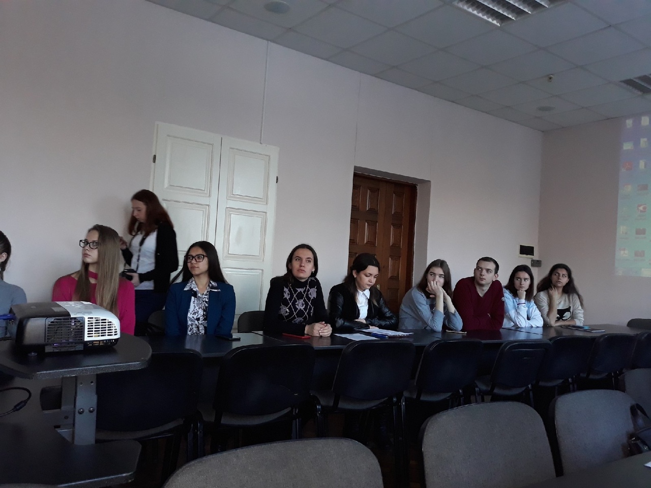 На экономическом факультете провели круглый стол, посвященный стратегическим направлениям социально-экономического развития ДНР