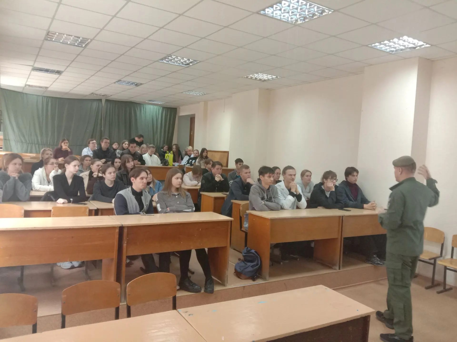 Химики ДонГУ прослушали лекцию о противодействии экстремизму и терроризму в молодежной среде