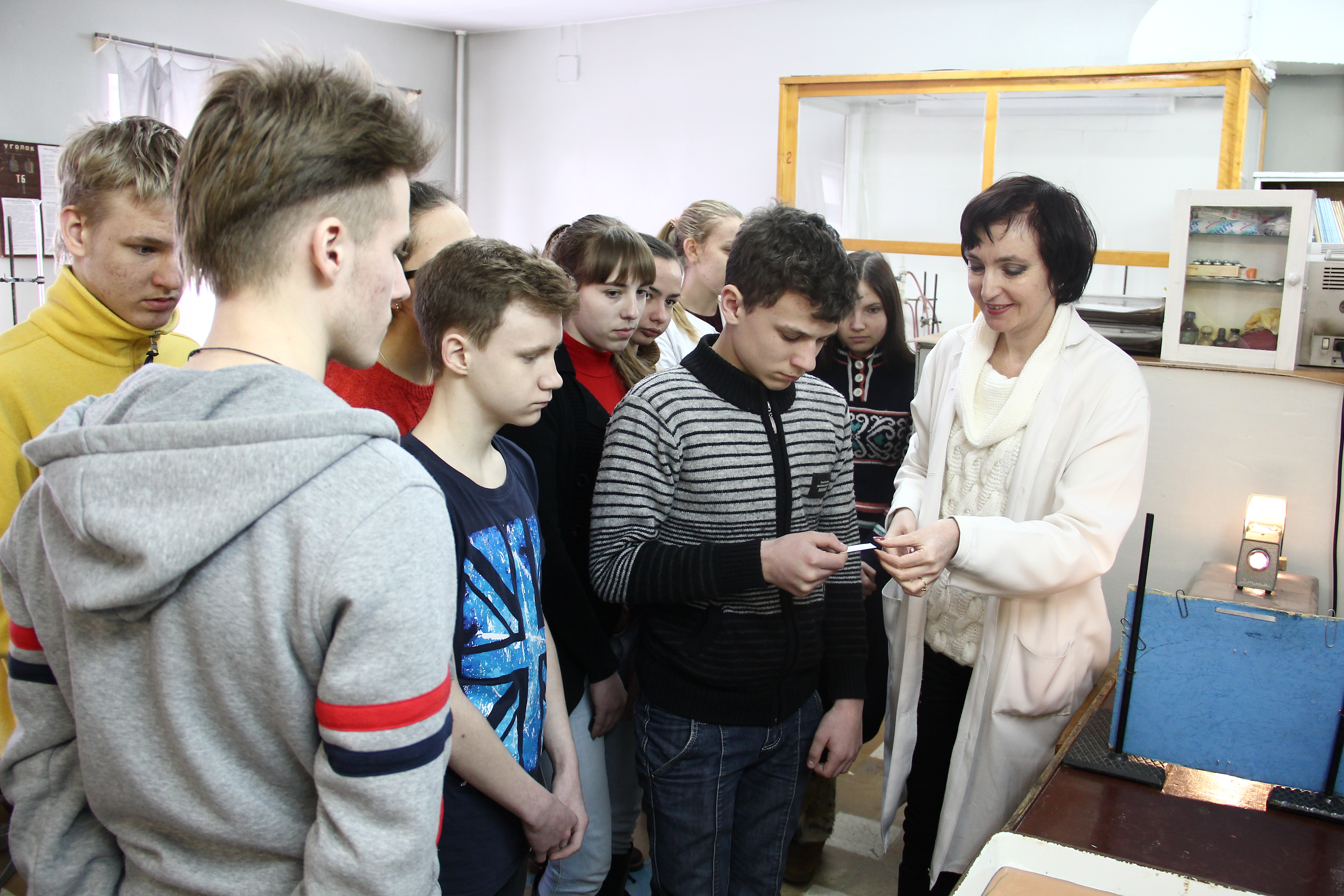 На химическом факультете ДонНУ прошло занятие для школьников