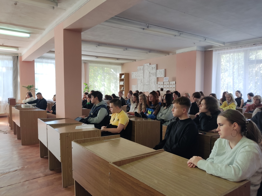 В Енакиевском техникуме экономики и менеджмента провели ряд мероприятий ко Дню воссоединения ДНР с Россией