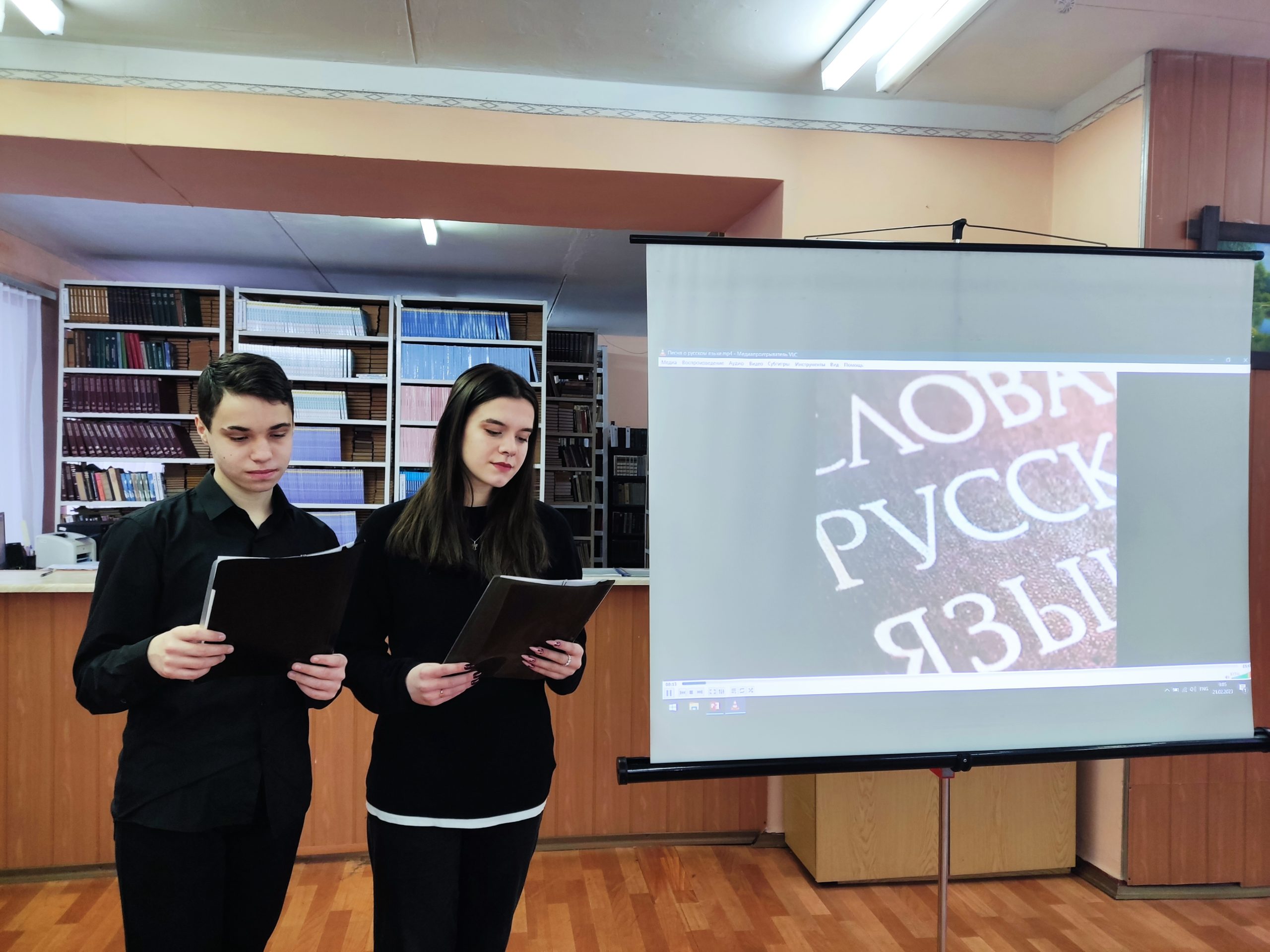 В библиотека ЕТЭМ состоялся час познания «Нам дан во владение русский язык»