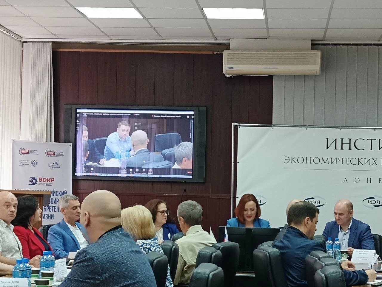 Заведующий кафедрой менеджмента принял участие в круглом столе