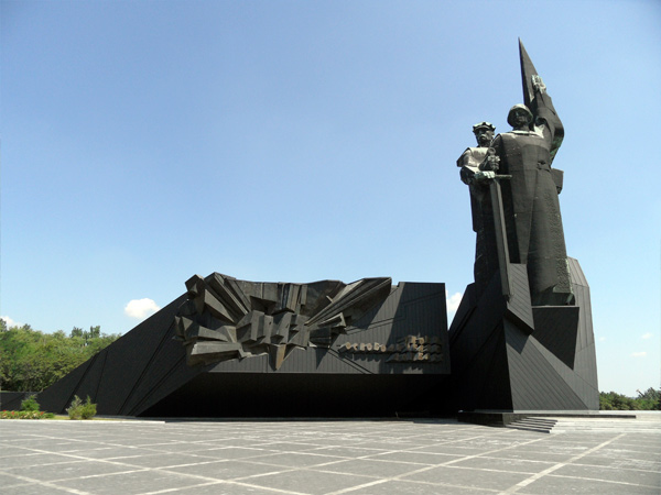 Мультимедиацентр ДонНУ приглашает на виртуальную экскурсию «Памятники и мемориалы Великой Отечественной войны советского народа против фашистской Германии в Донбассе»