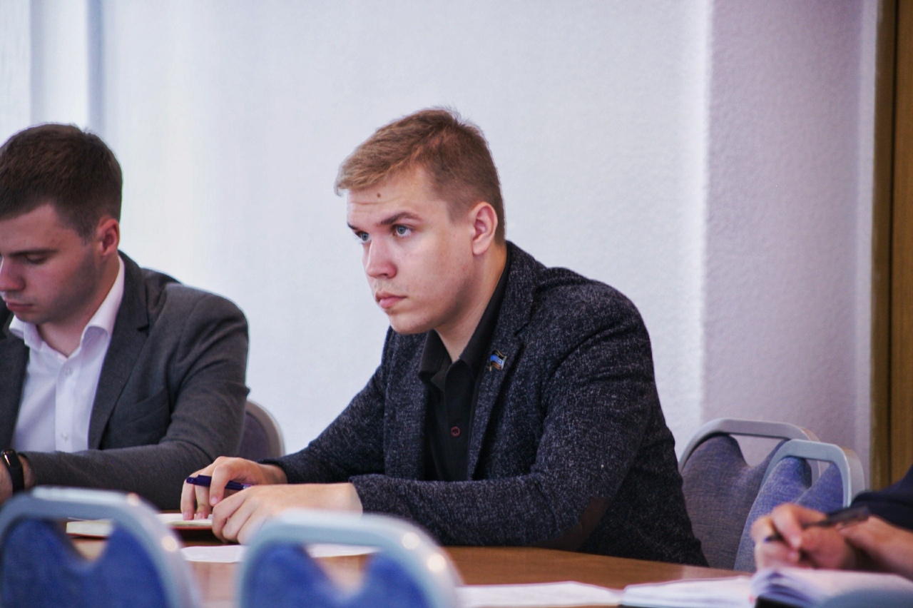 Студент 1-го курса магистратуры экономического факультета, депутат Молодежного парламента ДНР Павел Мироненко выступил на конференции работников и обучающихся ДонНУ