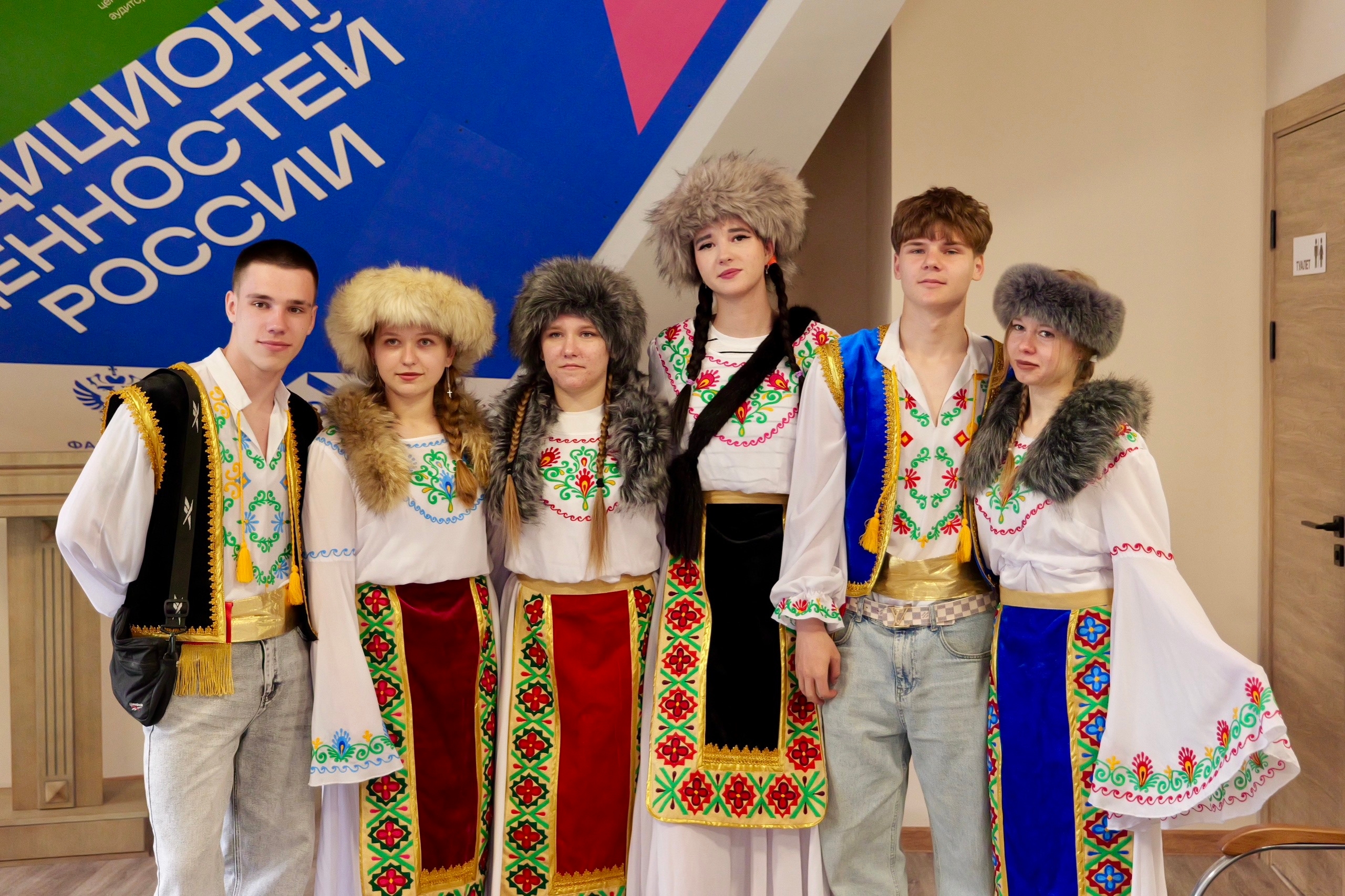Студенты ДонГУ провели фестиваль «В большой семье народов России»
